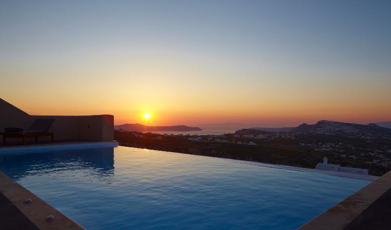 North Santorini A Luxury Spa Hotel Pýrgos Exteriör bild